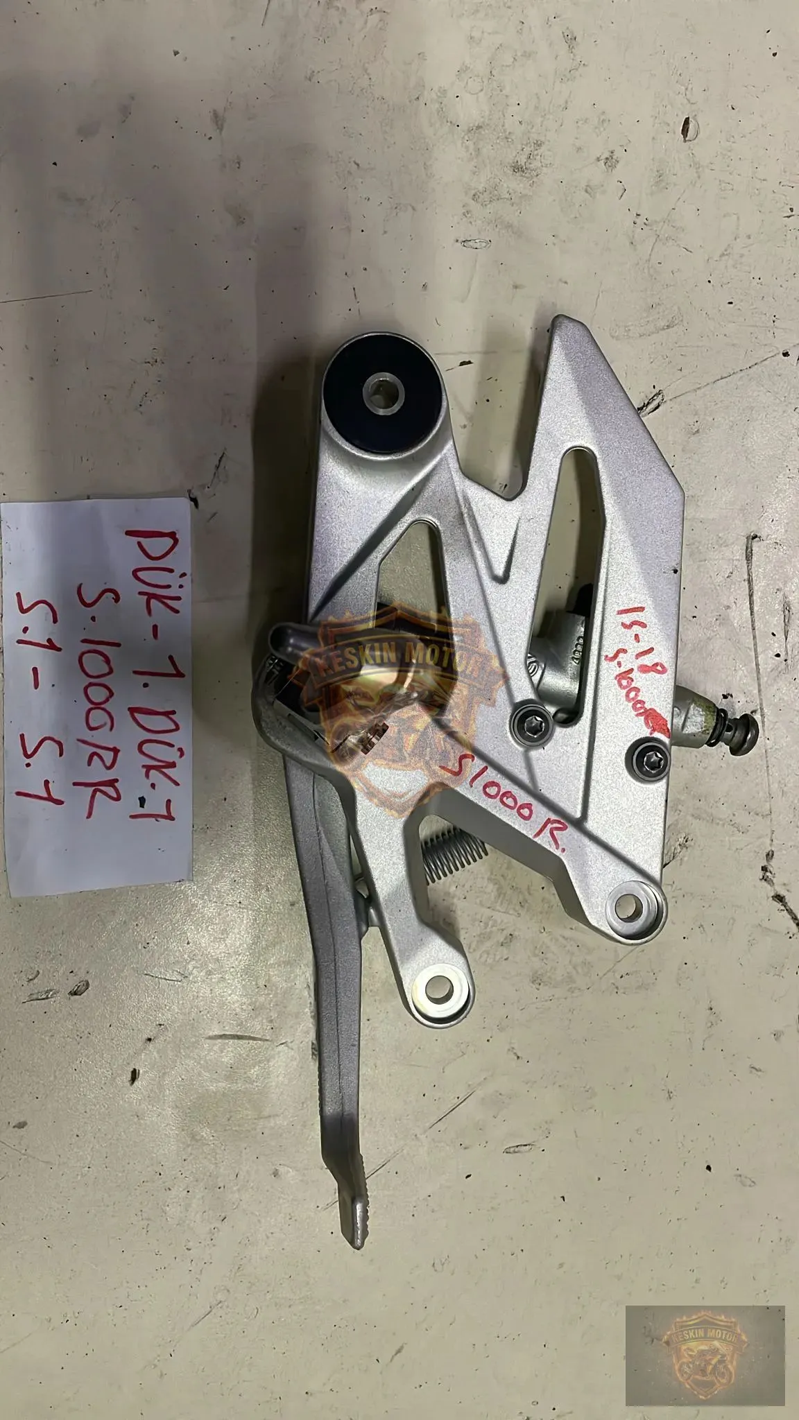 BMW S1000R SAĞ SÜRÜCÜ BRAKET KOMPLE - Keskin Motor Orijinal Çıkma Parça
