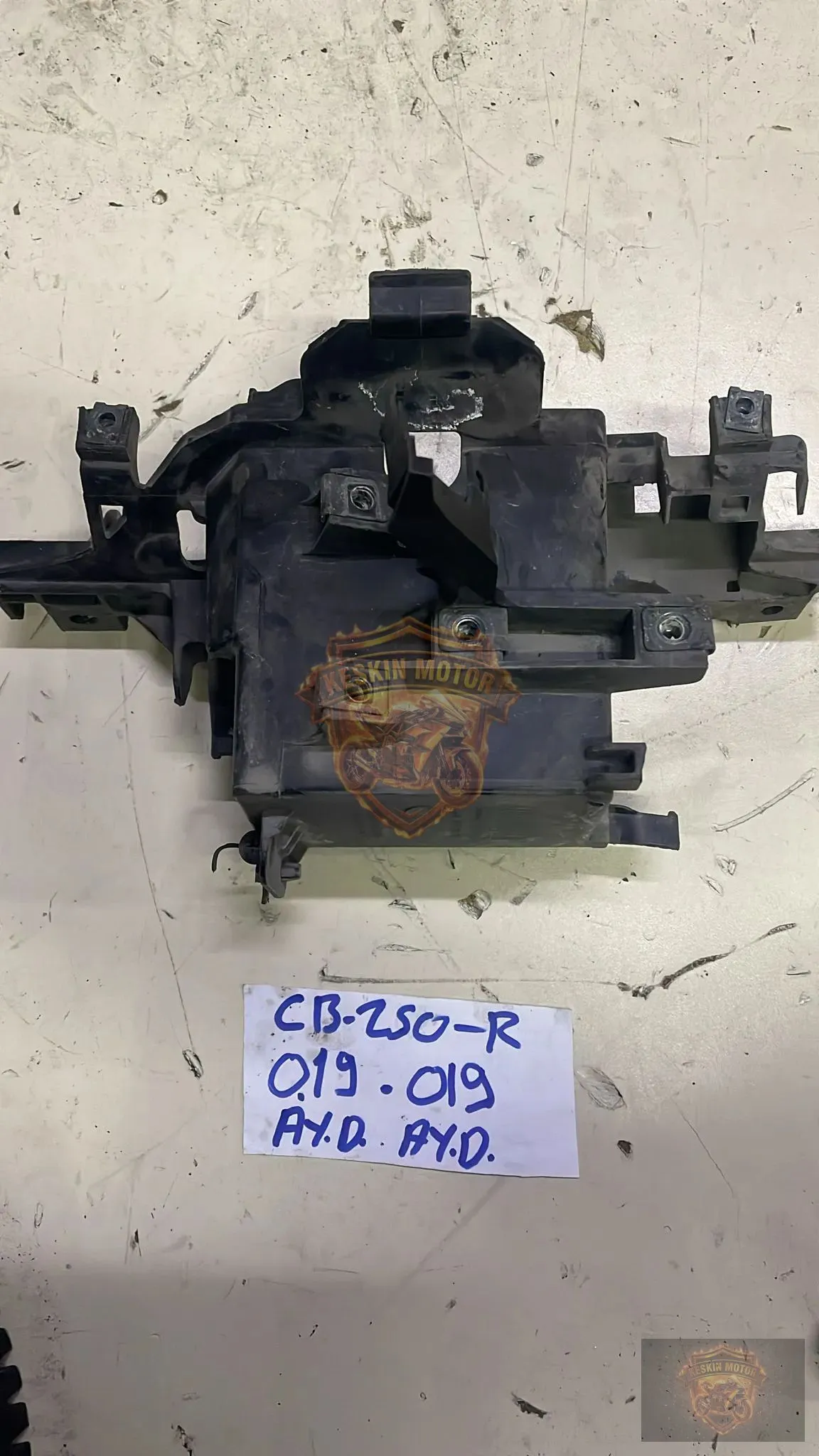HONDA CB 250R ÜKÜ KUTUSU - Keskin Motor Orijinal Çıkma Parça
