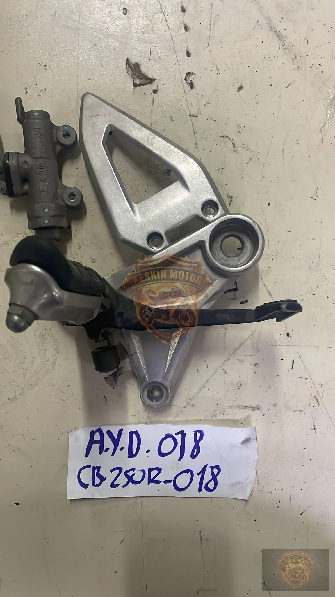 HONDA CB 250R SAĞ BRAKET KOMPLE DOLU - Keskin Motor Orijinal Çıkma Parça