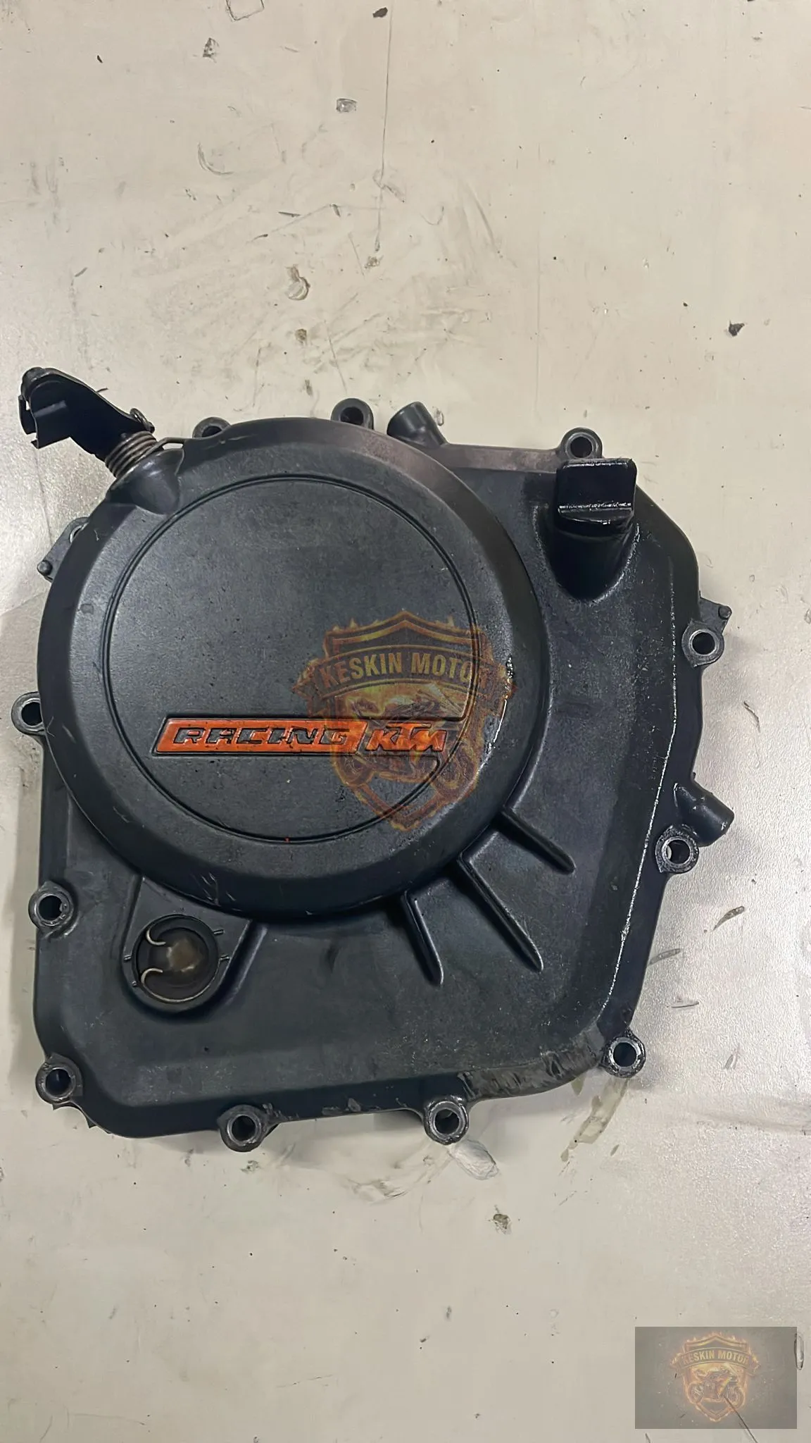 KTM DUKE 390 DEBRİYAJ KAPAĞI - Keskin Motor Orijinal Çıkma Parça