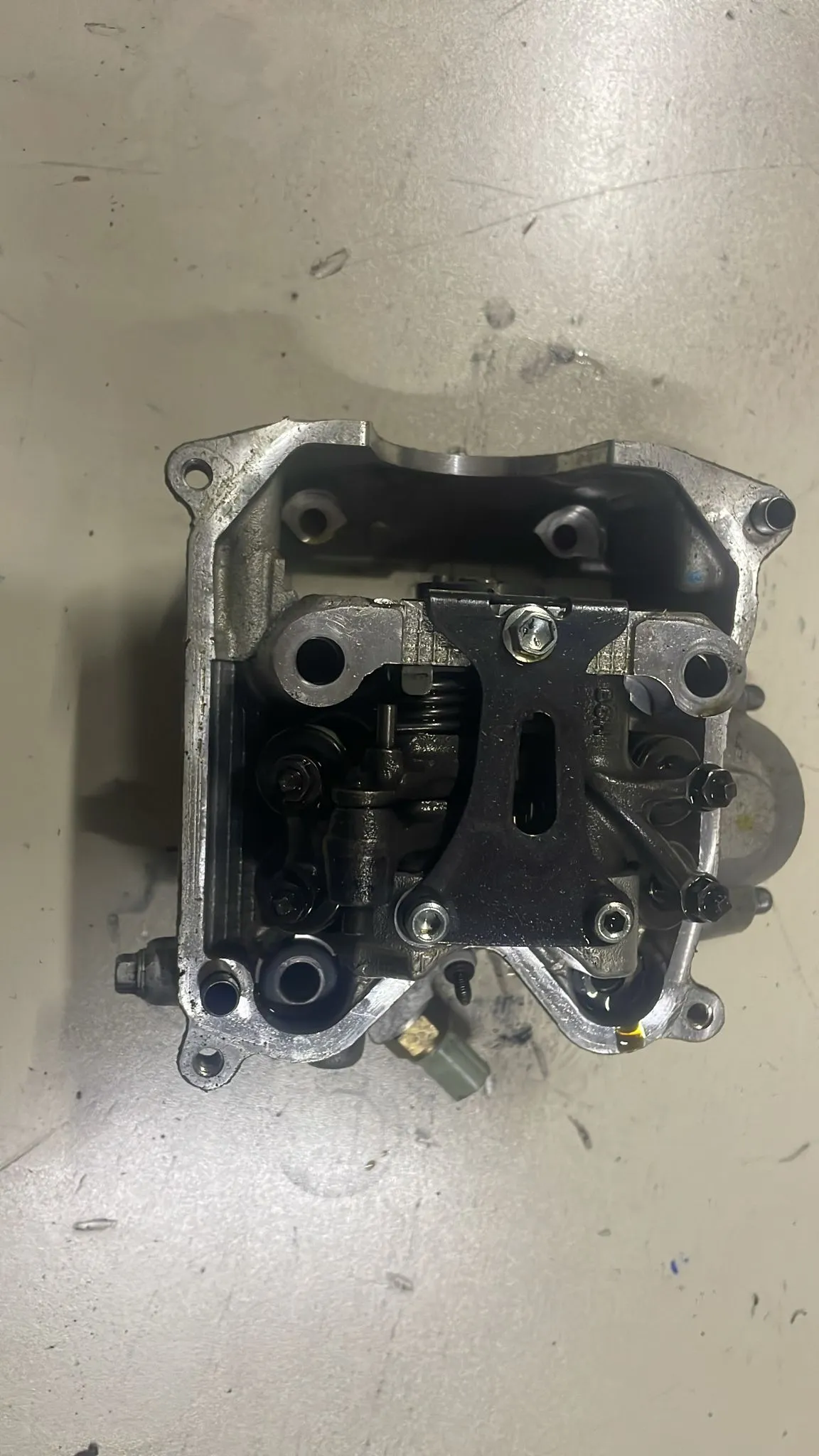 YAMAHA NMAX 125-155 DOLU SİLİNDİR KAPAĞI - ÜST KAPAK - Keskin Motor Orijinal Çıkma Parça