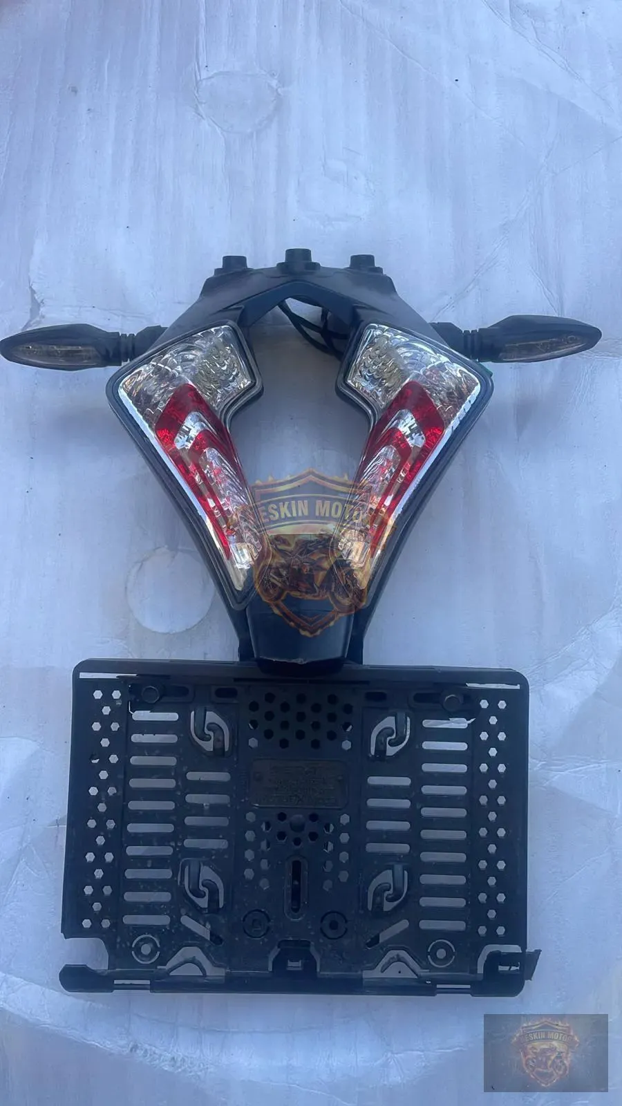 BAJAJ RS 200 ARKA STOP KOMPLE - Keskin Motor Orijinal Çıkma Parça