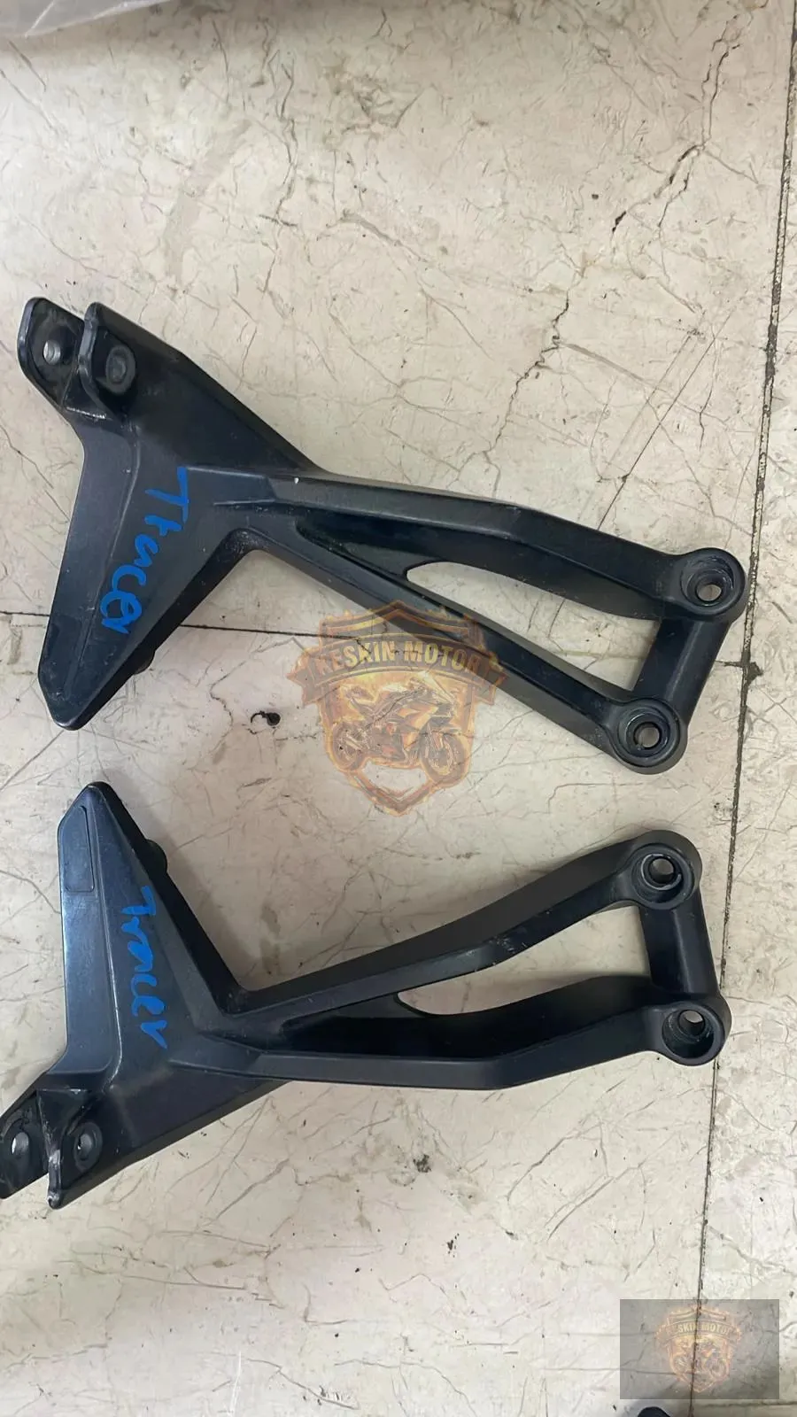YAMAHA TRACER 900  YOLCU BRAKET TAKIM - Keskin Motor Orijinal Çıkma Parça