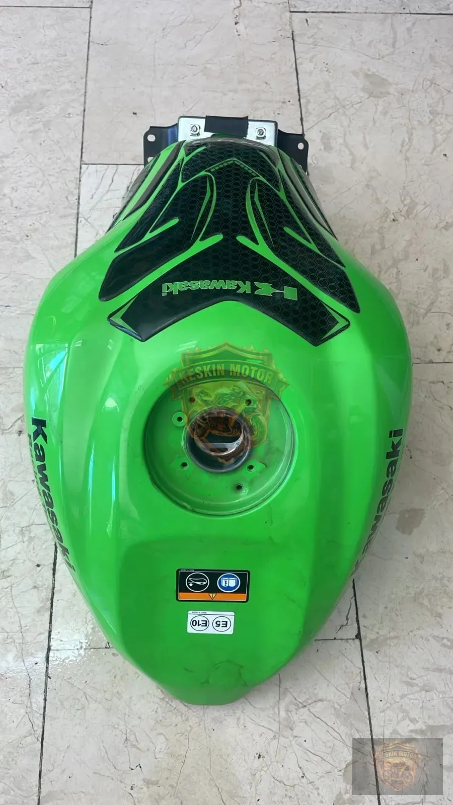 KAWASAKİ ZX-4RR YAKIT DEPOSU - Keskin Motor Orijinal Çıkma Parça