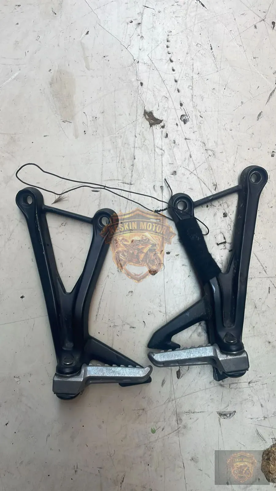 KAWASAKİ ZX-4RR YOLCU BRAKETİ - Keskin Motor Orijinal Çıkma Parça